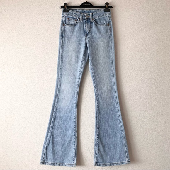 Y2k Levi’s flare denim light wash jeans